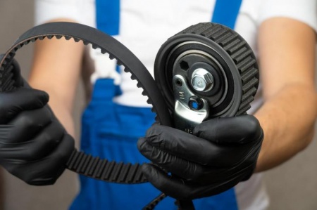 La courroie de distribution m&eacute;rite une surveillance r&eacute;guli&egrave;re pour &eacute;viter la panne moteur